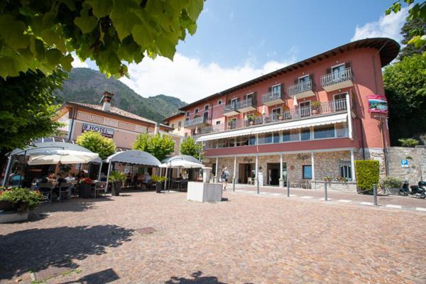 Hotel La Fenice E Sole Tremosine Exterior photo